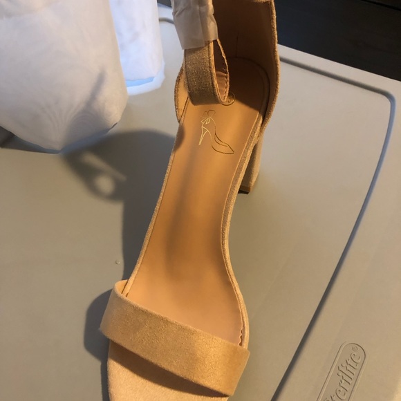 Beige open toe heel - Picture 4 of 4